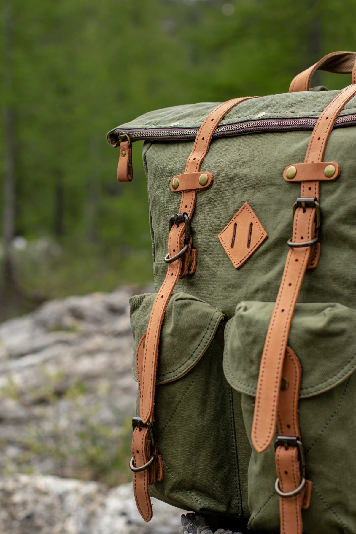 vintage book bag with sturdy stiching and laptop padding