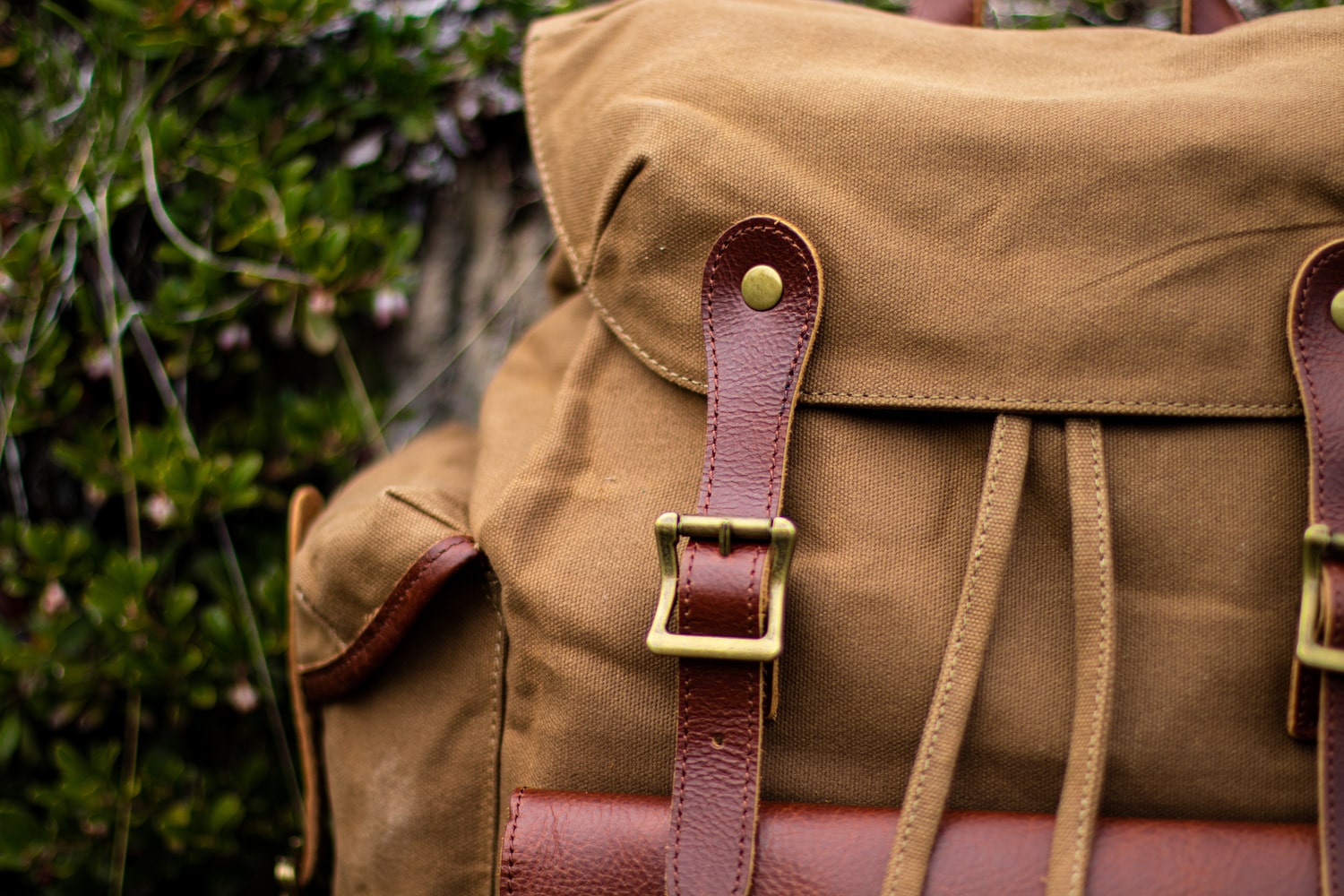 retro old school backpack to store textbooks, macbook and tablets