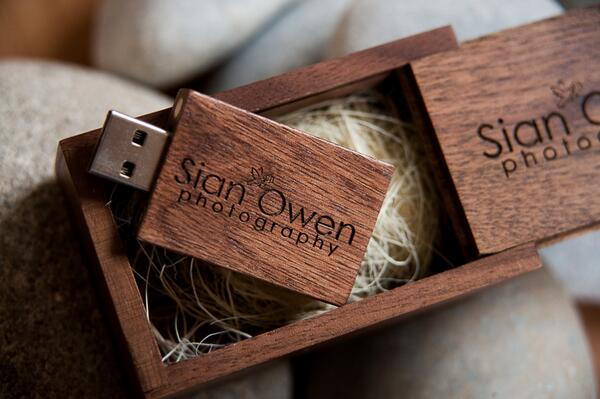 Custom Wood Packaging For USB Flash Drives