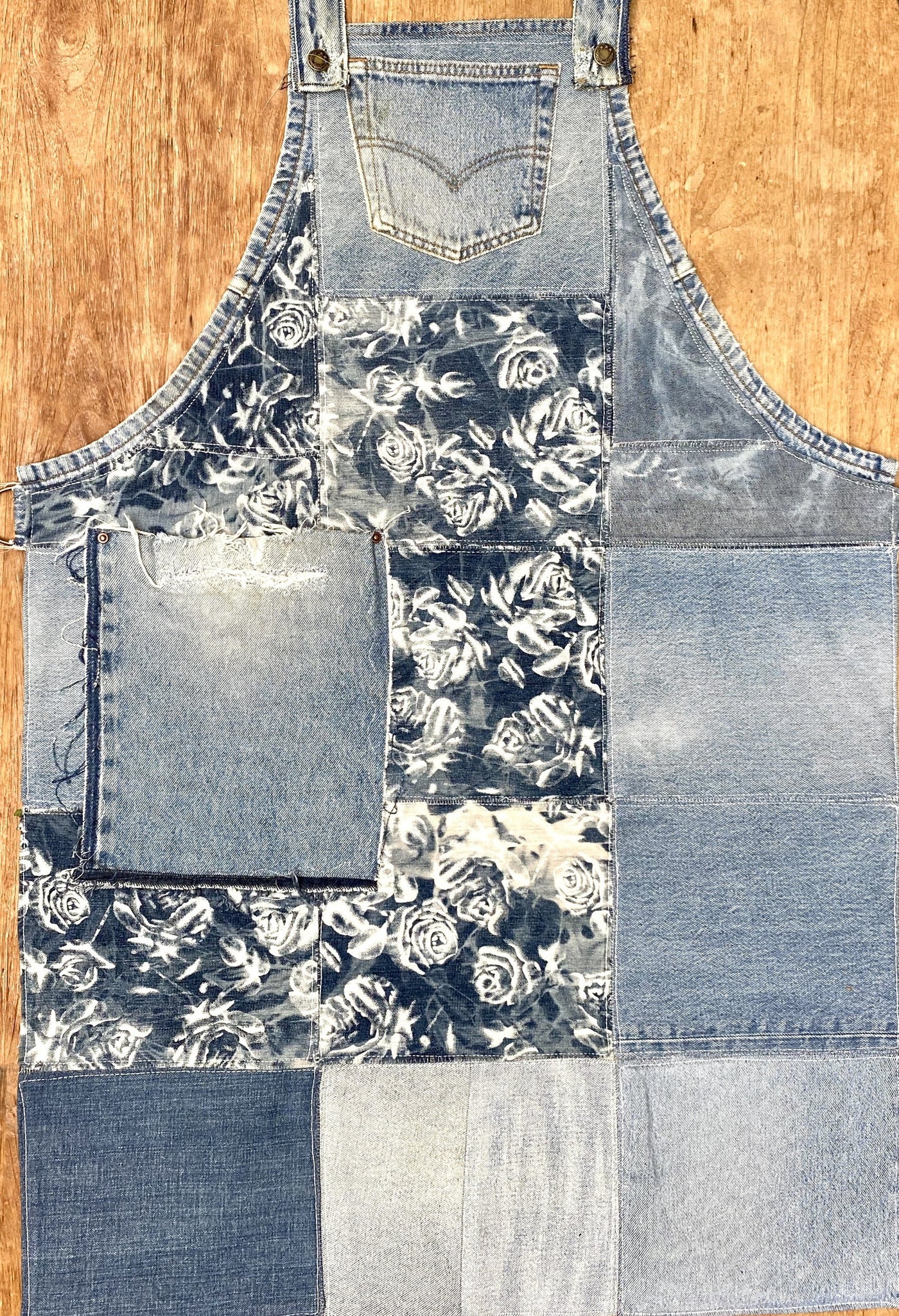 Unique Piece Denim Apron with recycled Levi's jeans and flowers –  ApronStudio