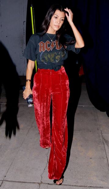 Absolème tendance mode velours pantalon rouge Kourtney Kardashian