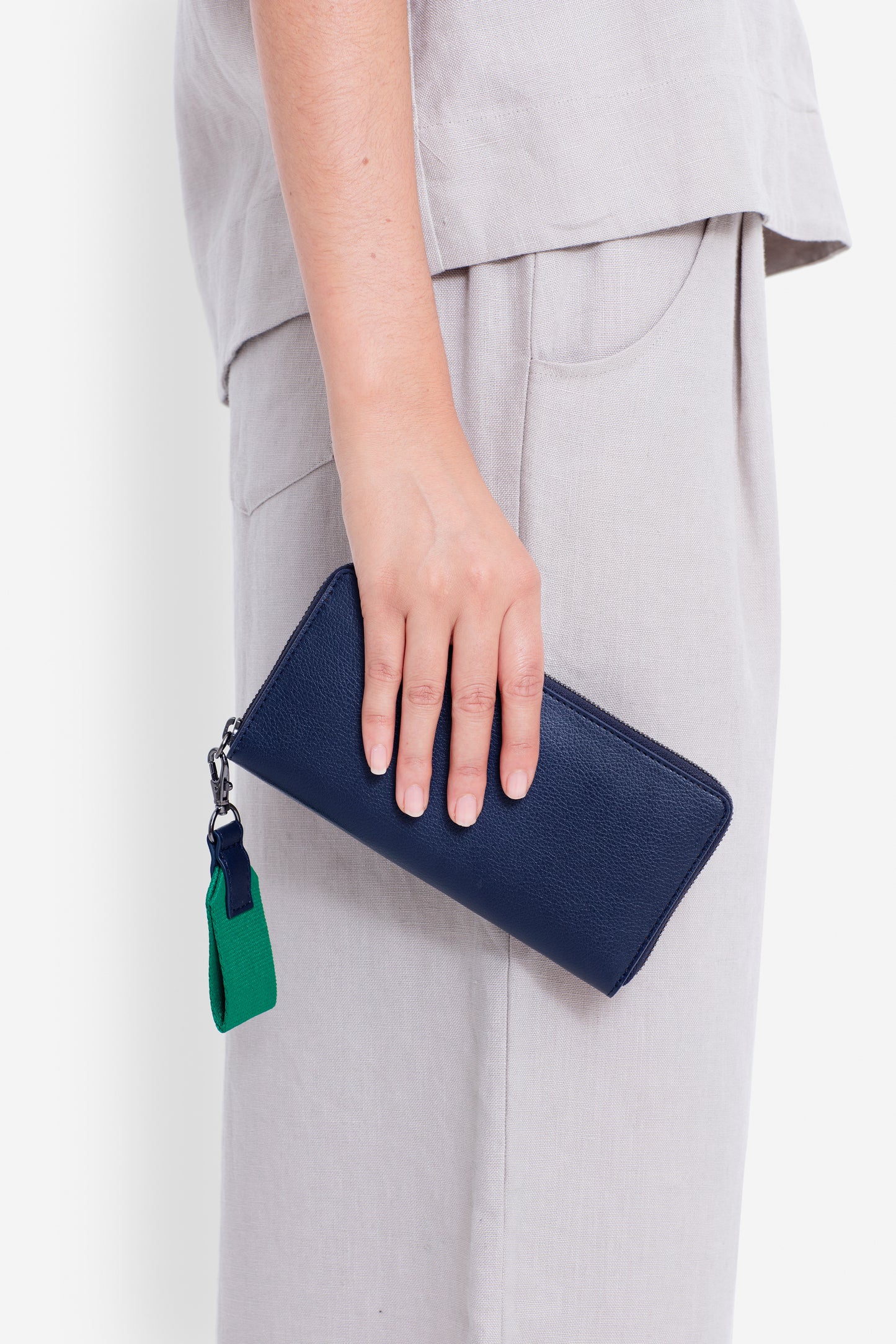 Leni Recycled Leather Wallet Model Side | Navy
