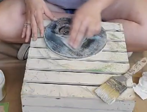 Sanding the edges of the découpage