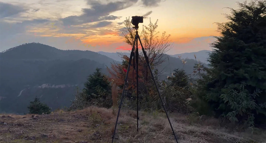 the Ulanzi TT35 Hiking Tripod is the perfect choice for both amateur and professional photographers.