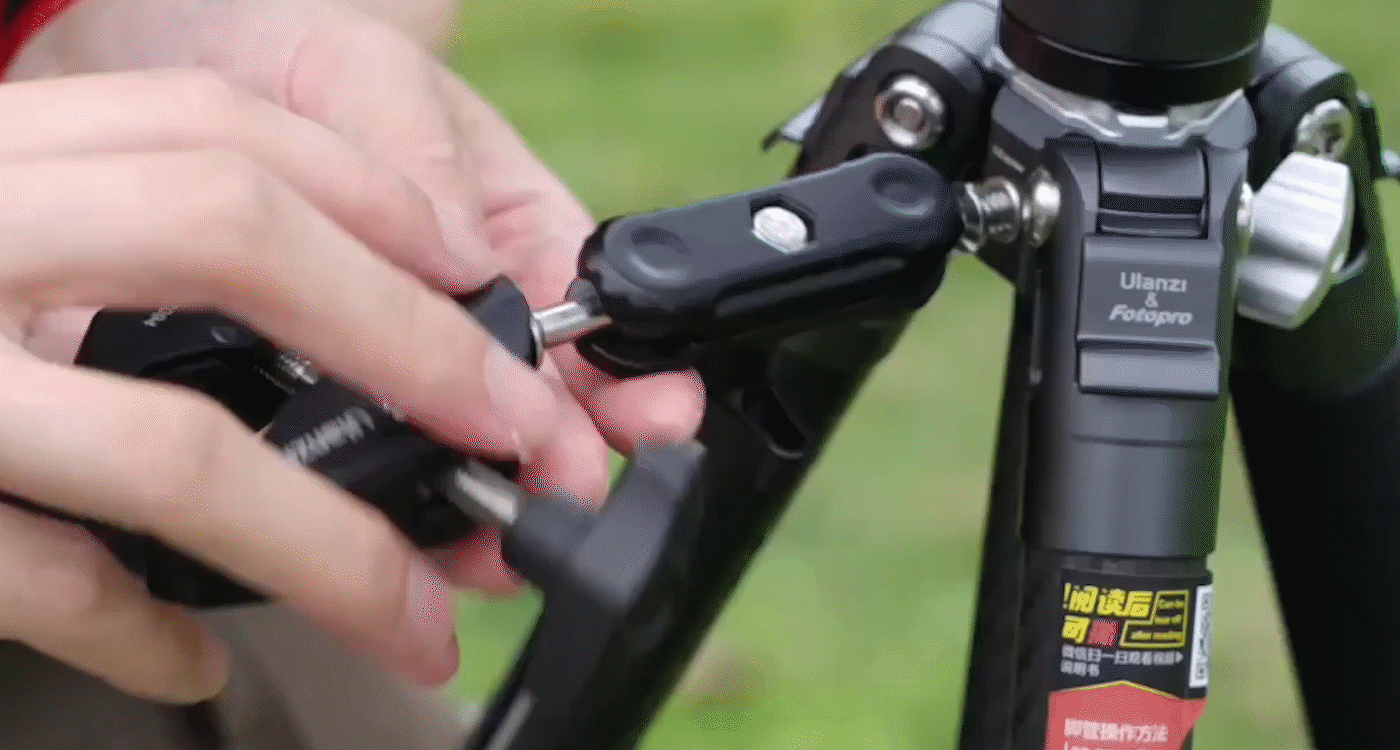 Install the R094 Super Clamp on the tripod