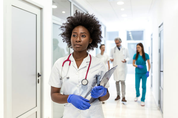 nurse in an emergency room