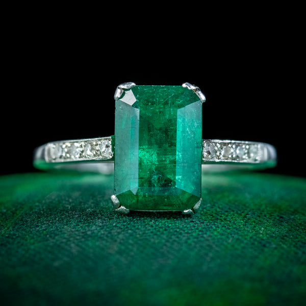 Emerald-cut-Ring
