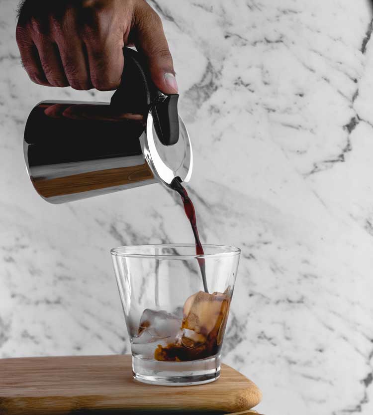 https://cdn.shopify.com/s/files/1/0137/1655/3786/files/cold_brew_ice.jpg?v=1612311192