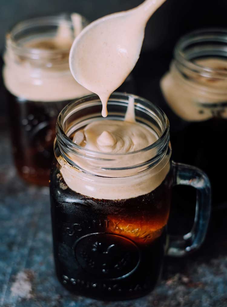 https://cdn.shopify.com/s/files/1/0137/1655/3786/files/how_to_make_cold_brew_at_home.jpg?v=1612308925