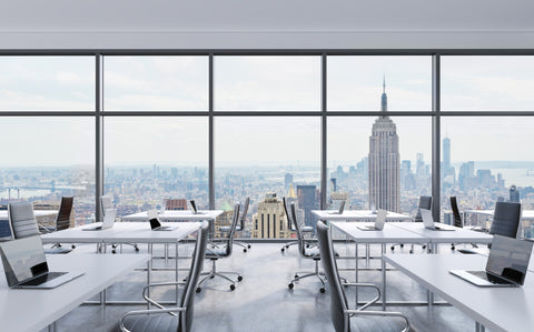Büros mit großen Panoramafenstern setzen auf Sichtschutzfolien
