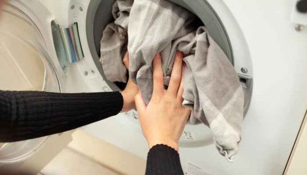 washing cotton bed sheet in a washing machine