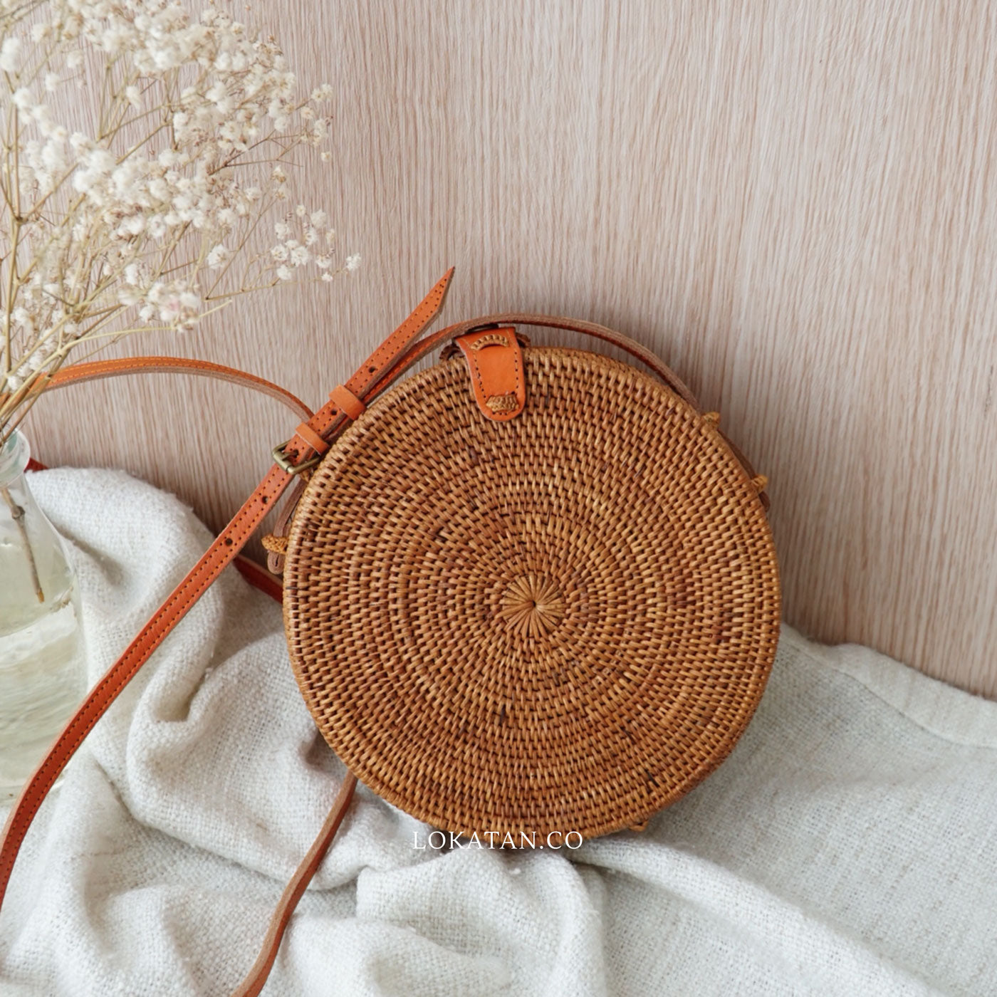 Adjustable Round Brown Plain Bali Rattan Bag – Lokatan