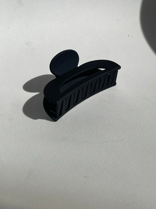 Matte Claw Clip in Black