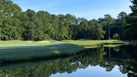 Image of a beautiful golf hole in Myrtle Beach.