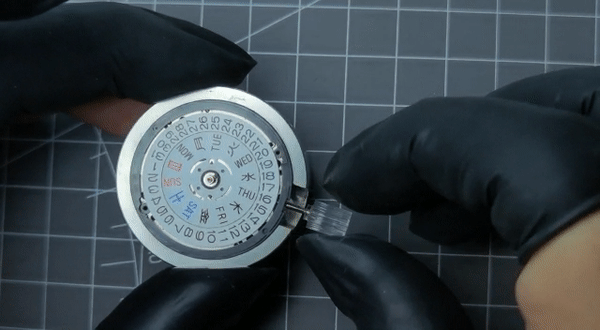 How to change day wheels on a NH36A for a 4 O'Clock Case – namokiMODS