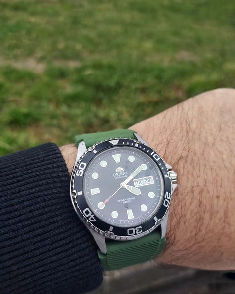 wrist shot of orient ray 2 with grassy field in the background