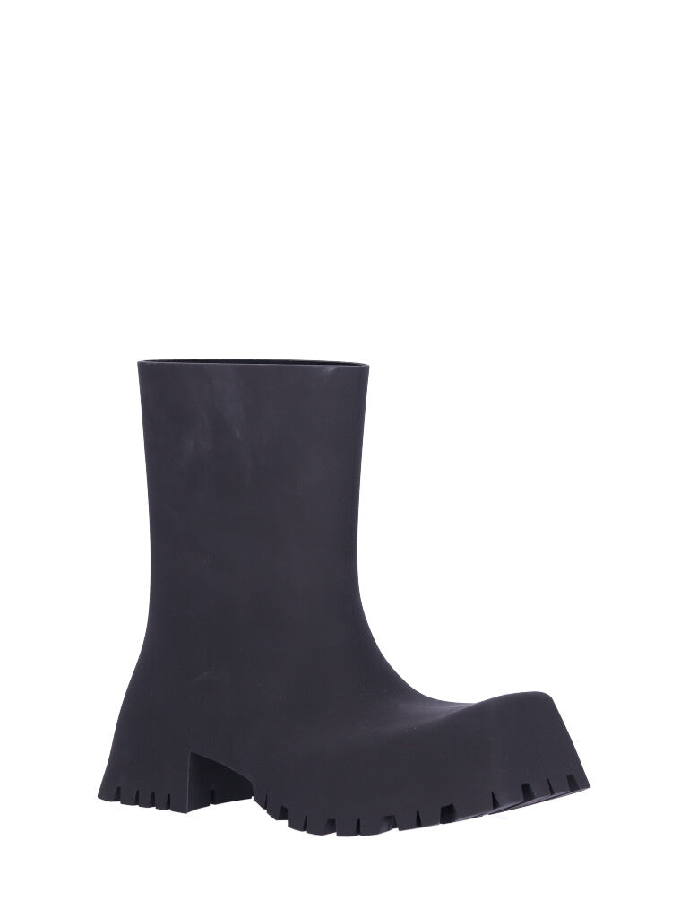 These Balenciaga boots are going to be the shoes of the Fall