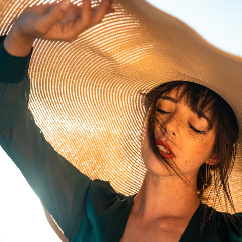 lady wearing sun hat