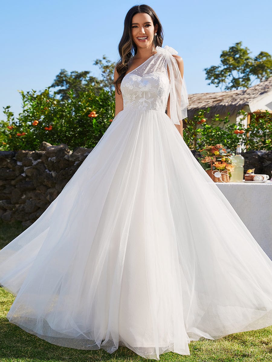 One-Shoulder Tulle Wedding Dresses featuring Applique