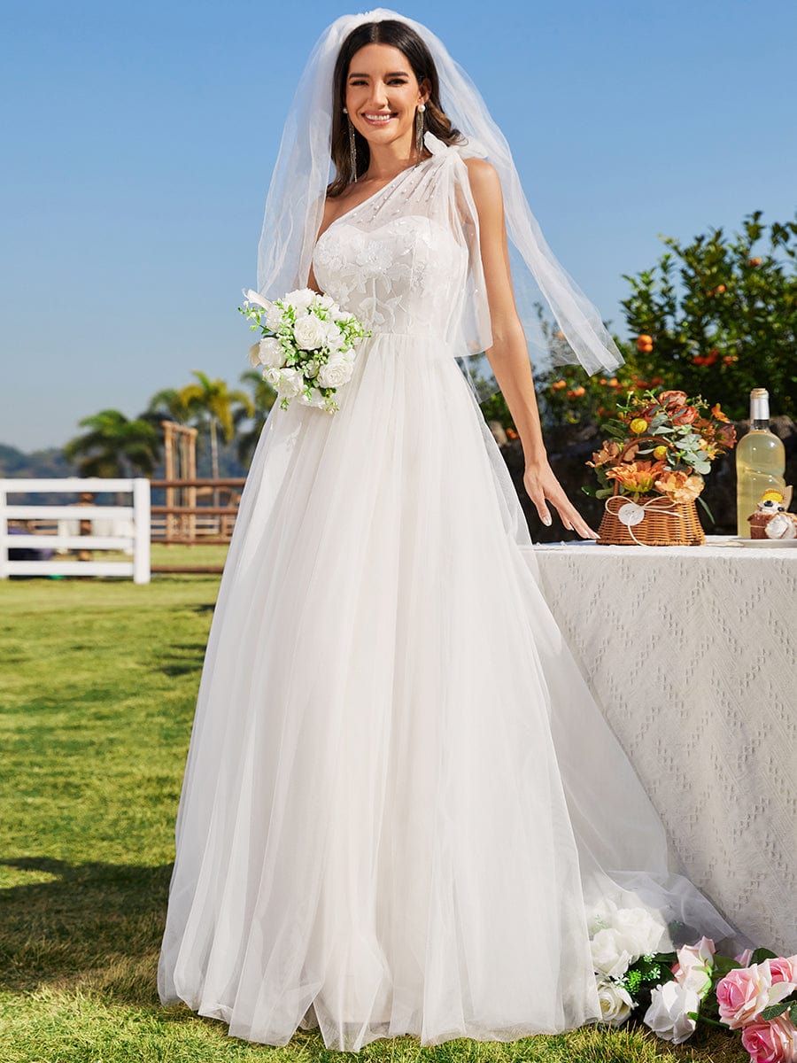 One-Shoulder Tulle Wedding Dresses featuring Applique