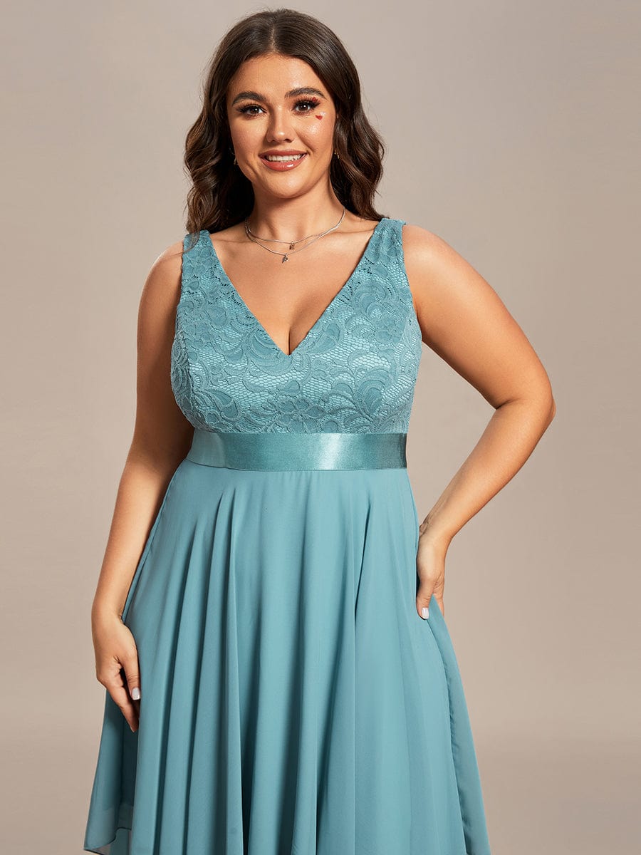 Plus Size Stunning V Neck Lace & Chiffon Prom Dress for Women