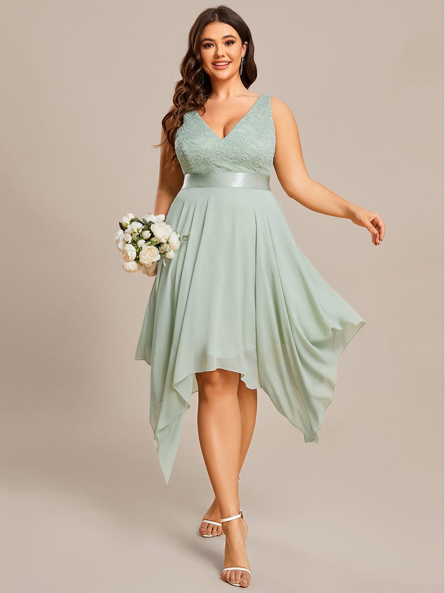 Plus Size Stunning V Neck Lace & Chiffon Prom Dress for Women