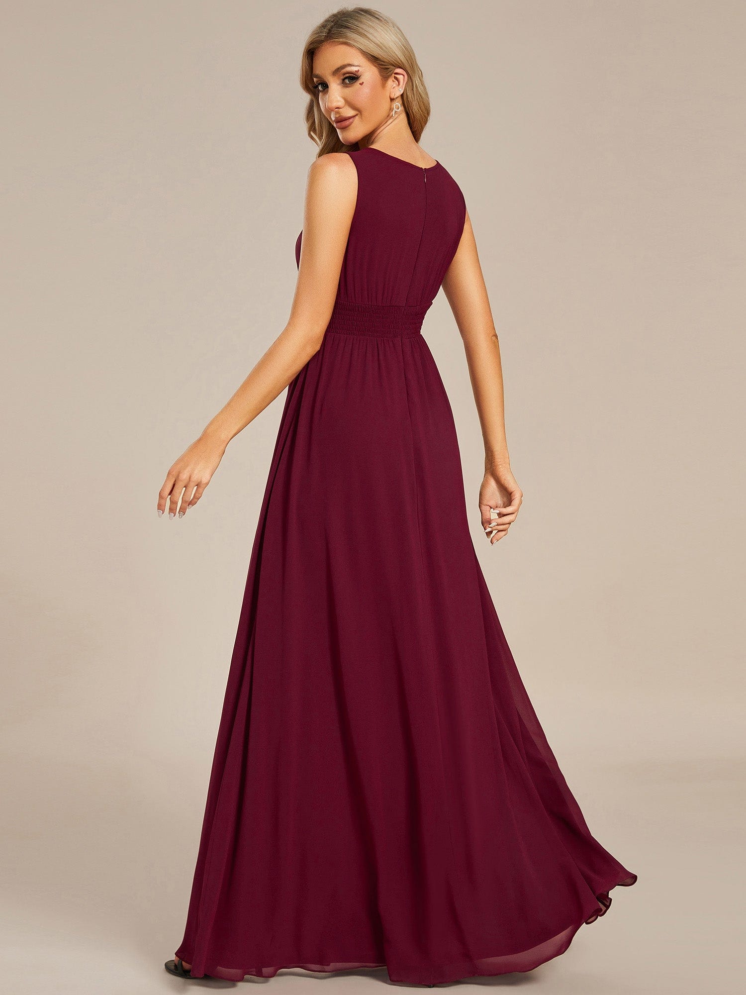 A-Line Chiffon Round Neckline Bridesmaid Dress with Sleeveless and Pleats