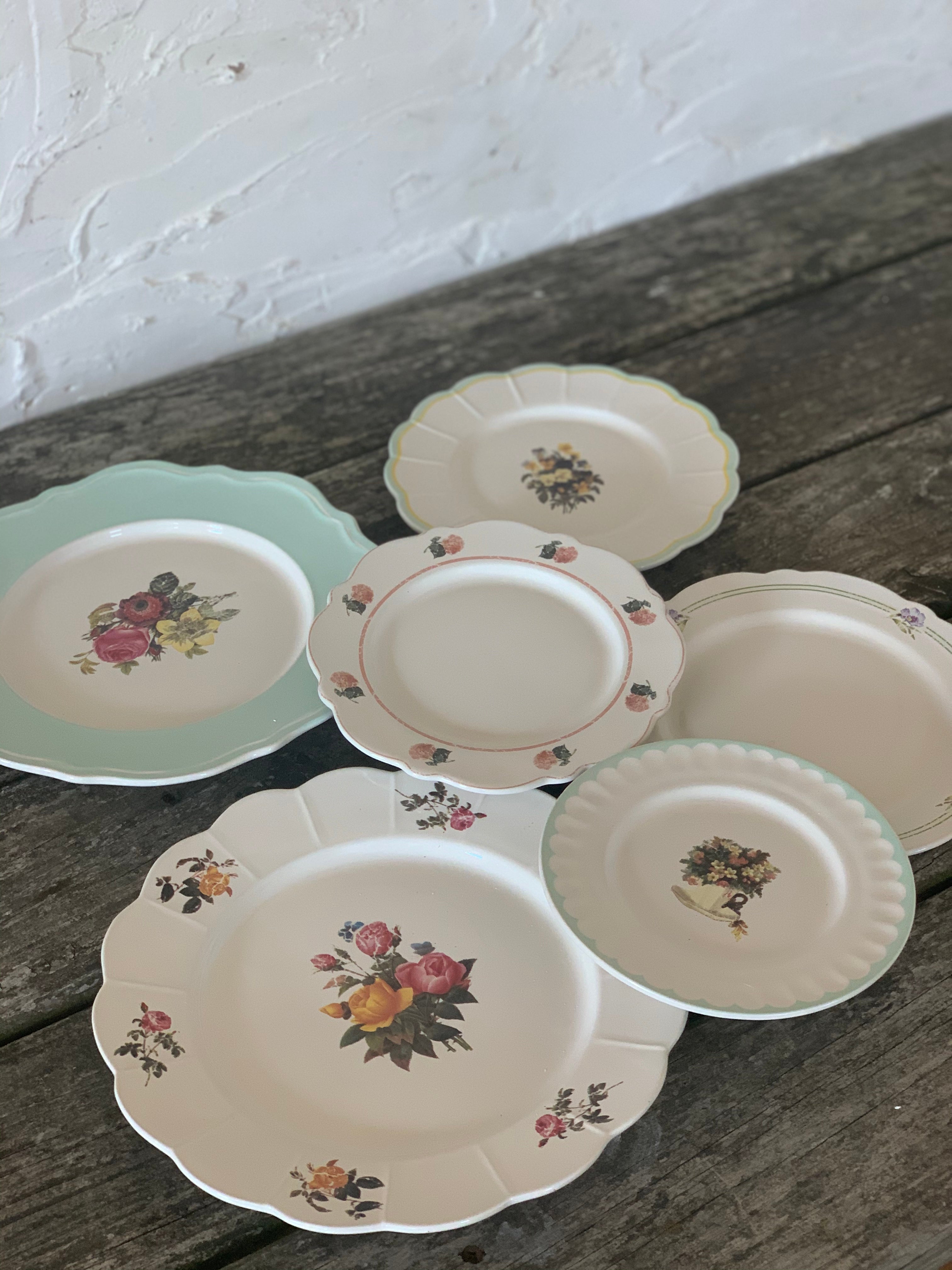 floral vintage dishes        
        <figure class=