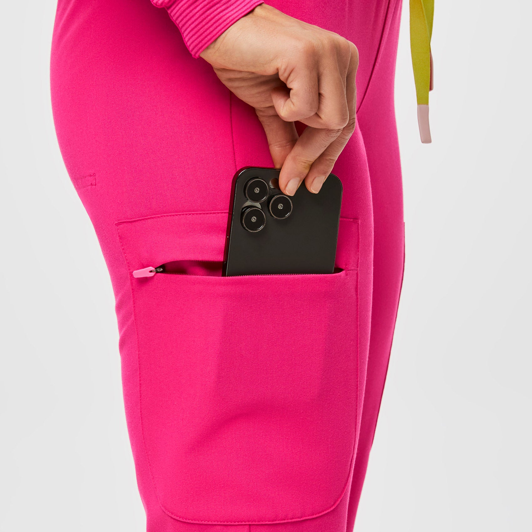 Pantalón deportivo de uniforme médico Muoy para mujer · FIGS