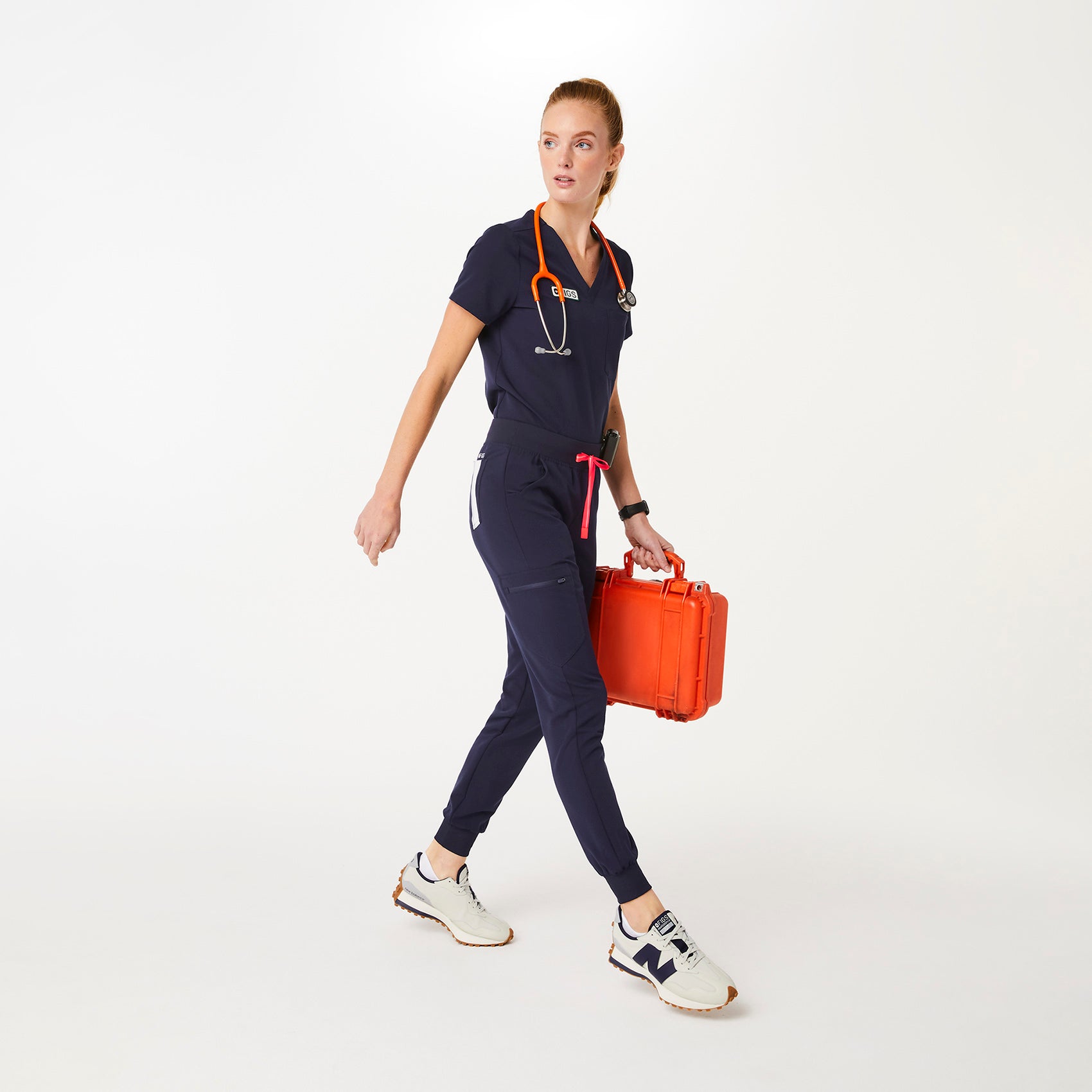 Pantalón médico deportivo de uniforme médico de 22 bolsillos para mujer -  Negro · FIGS