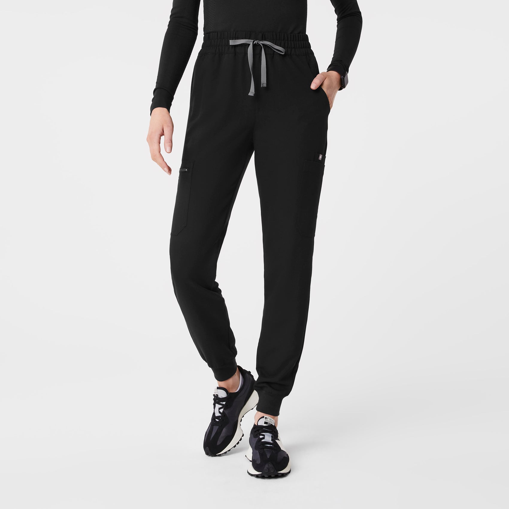 Women's High Waisted Uman Relaxed Jogger Scrub Pants - Black · FIGS