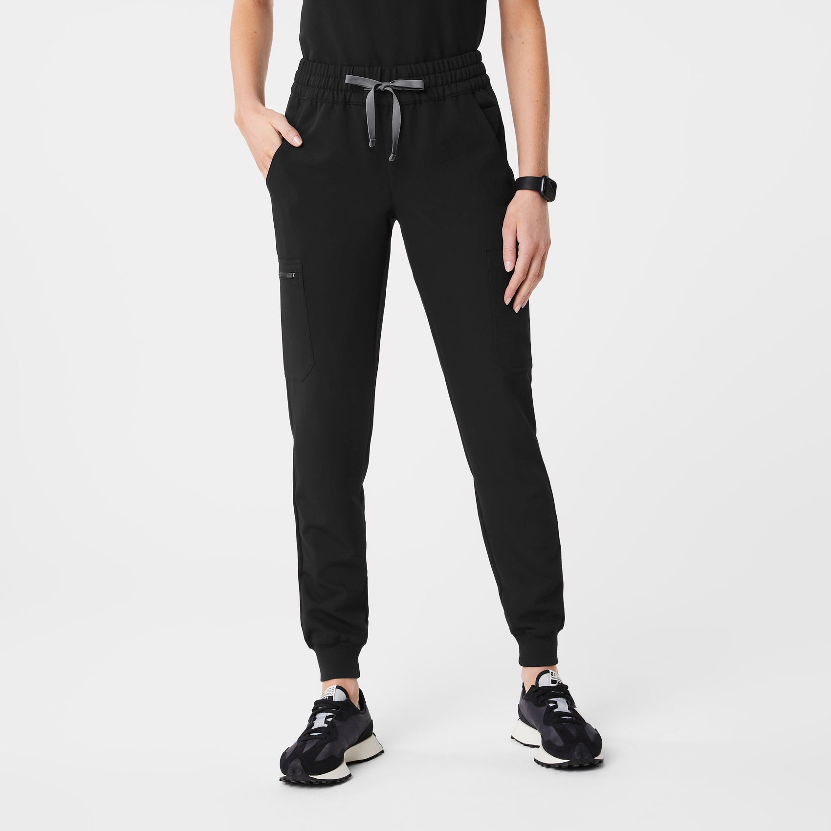 Women's High Waisted Uman Relaxed Jogger Scrub Pants - Black · FIGS