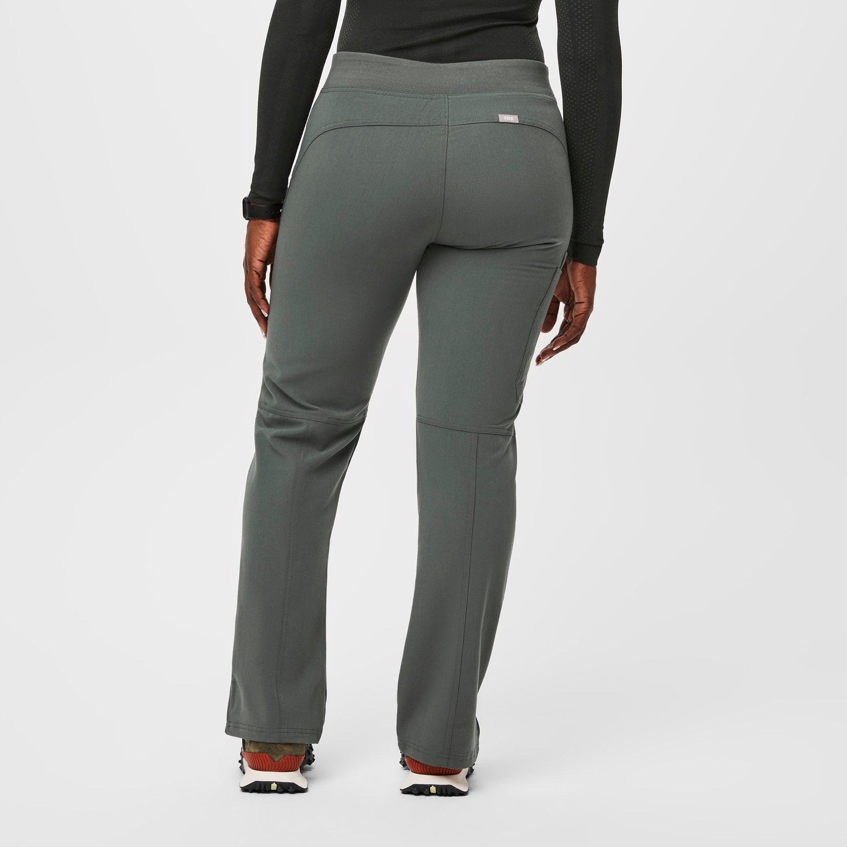 Women's Kade Cargo Scrub Pants - Bonsai · FIGS