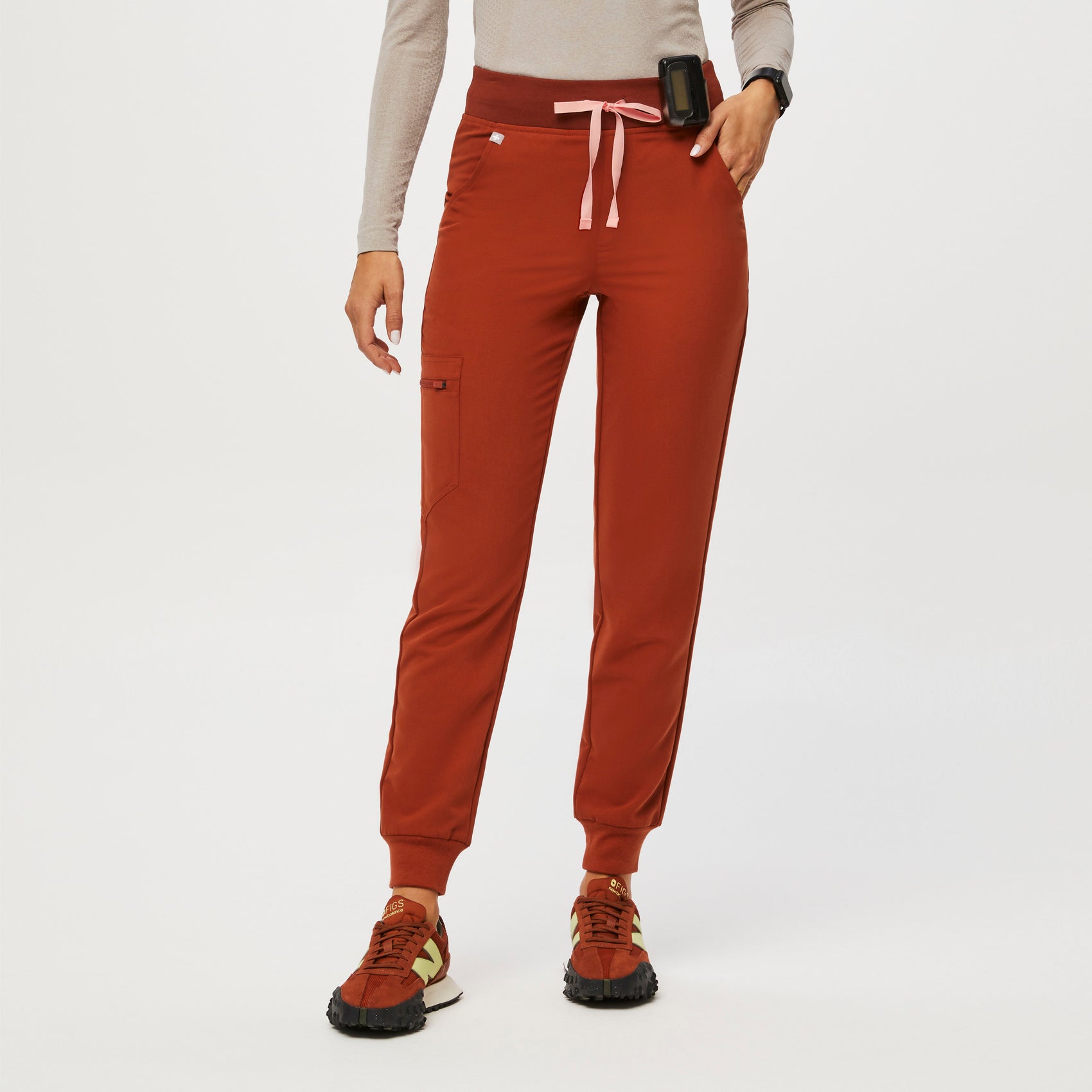 Women's High Waisted Zamora Jogger Scrub Pants™ - Auburn · FIGS