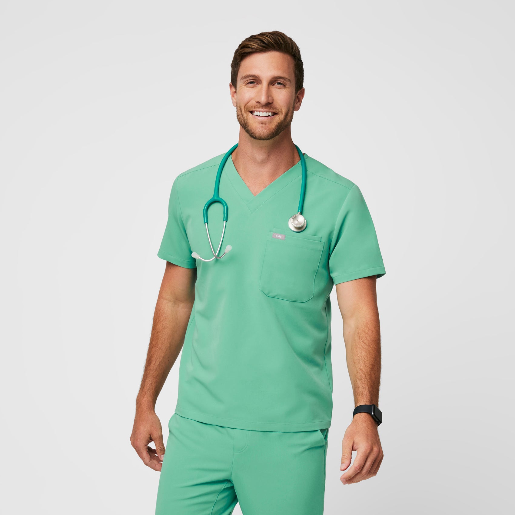 Men's Leon™ Three-Pocket Scrub Top - Surgical Green · FIGS