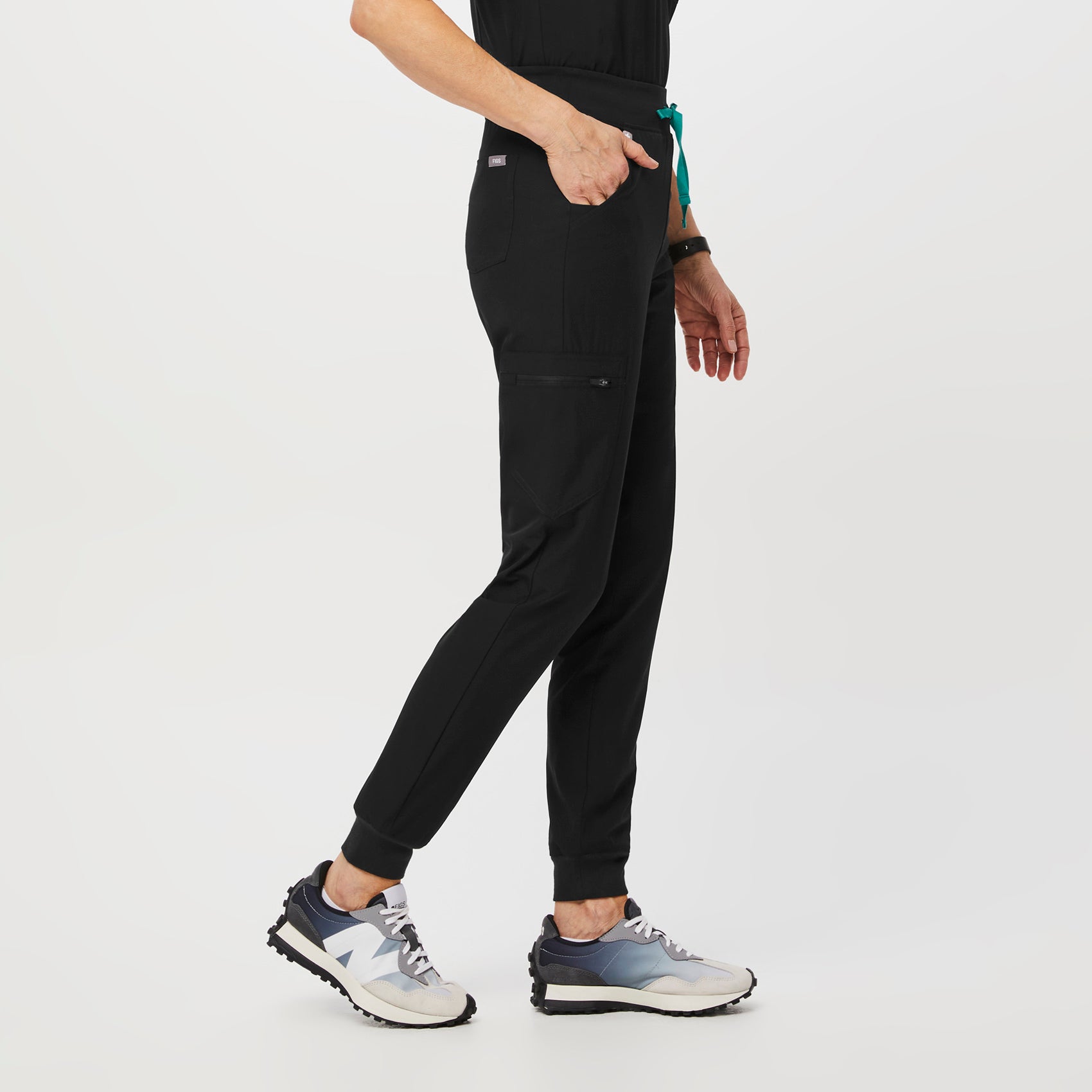 Women's High Waisted Zamora Jogger Scrub Pants™ - Racing Navy · FIGS