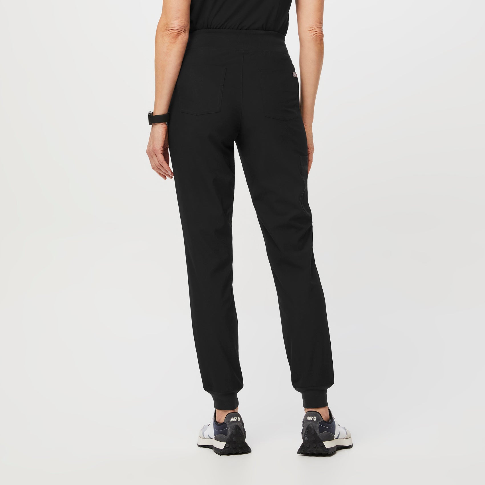 Women's High Waisted Zamora FREEx Jogger Scrub Pants™ - Black · FIGS