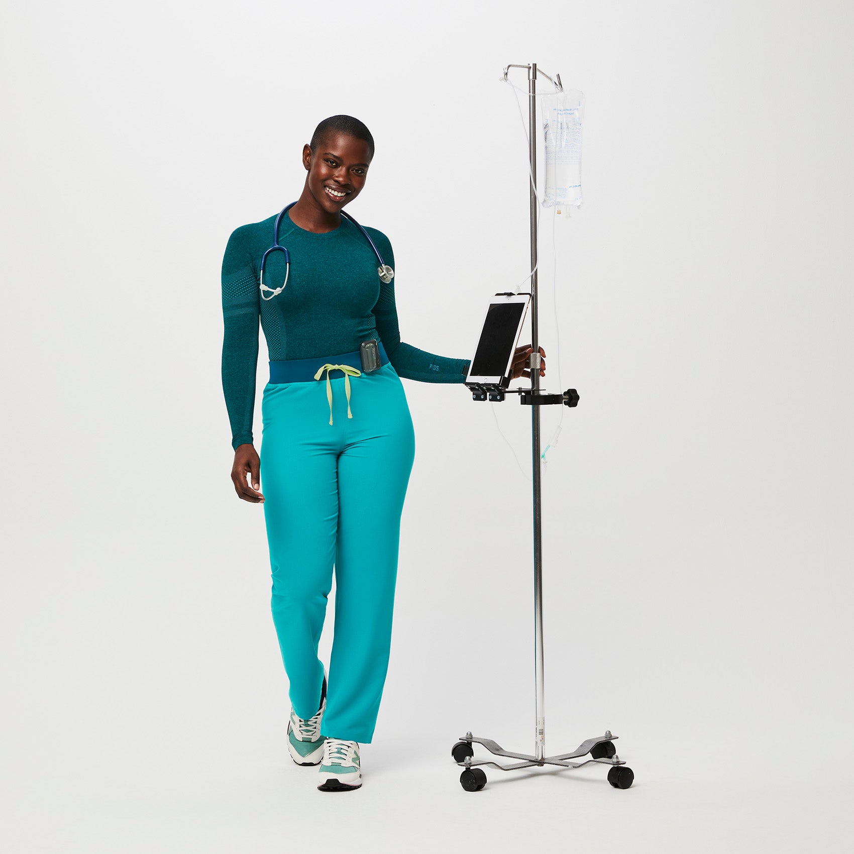 Pantalon de tenue médicale taille haute Livingston pour femmes · FIGS