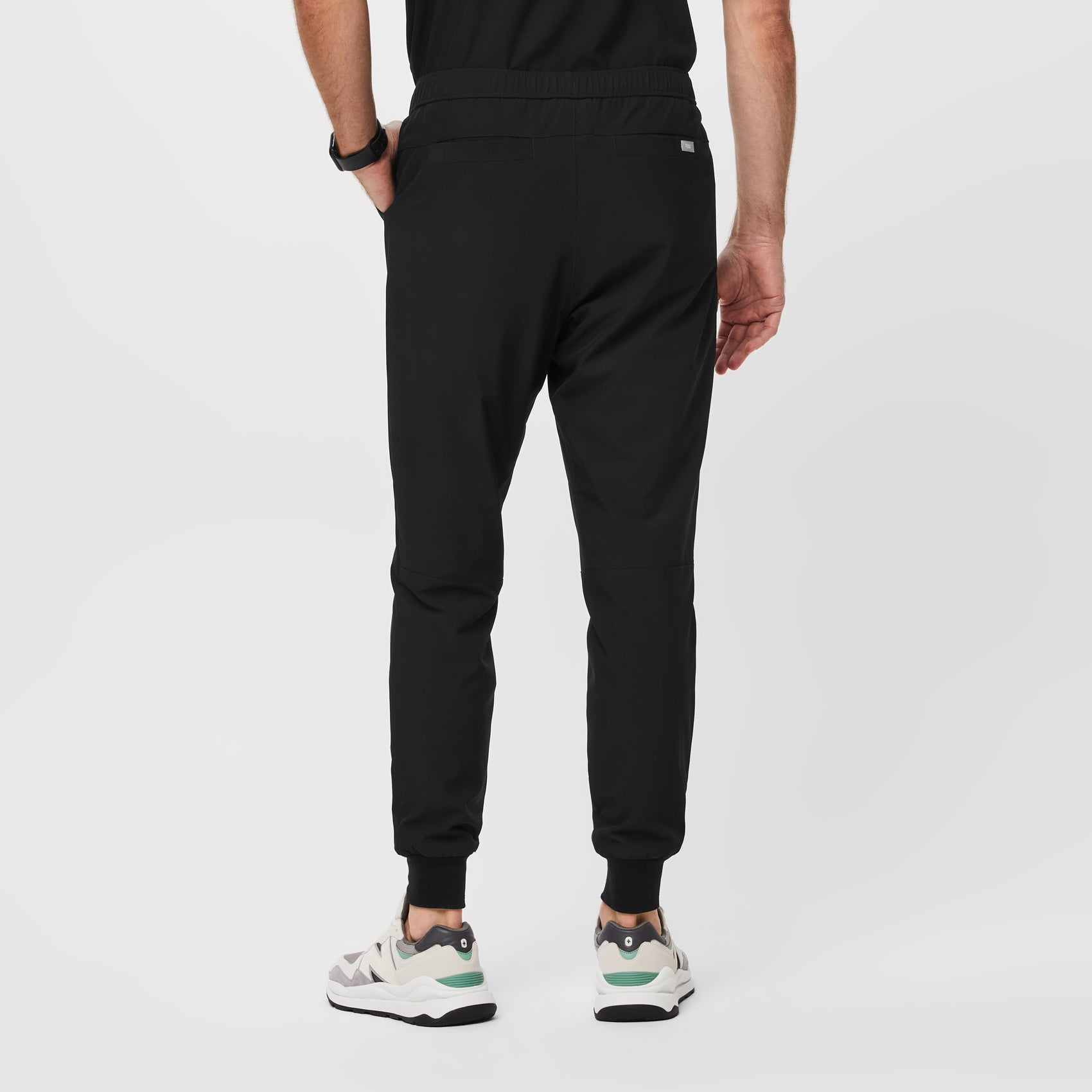 FIGS Tansen Jogger Style Scrub Pants for Men - Black, Short S : :  Clothing, Shoes & Accessories