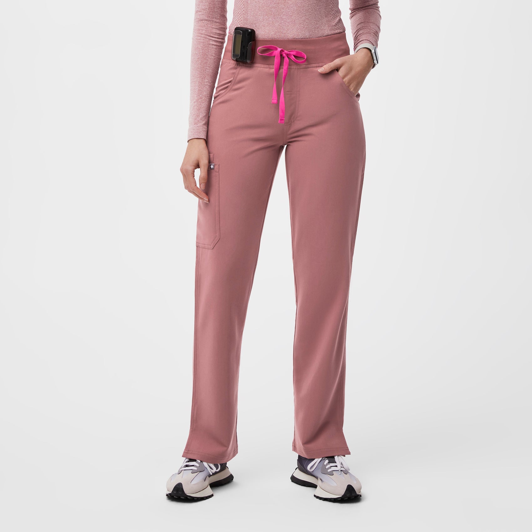 Pantalones médicos cargo Kade para mujer · FIGS