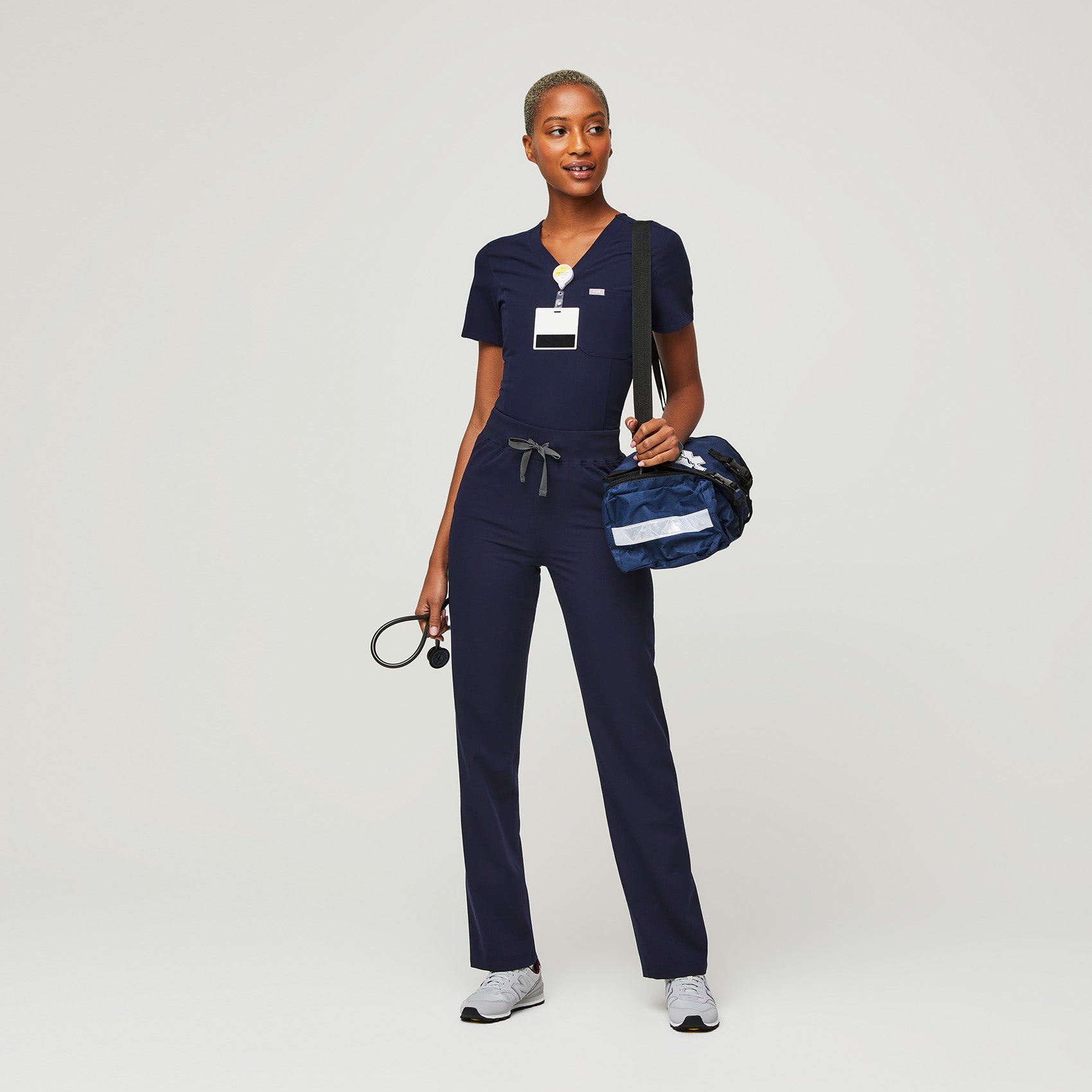 Pantalon de tenue médicale taille haute Livingston pour femmes · FIGS