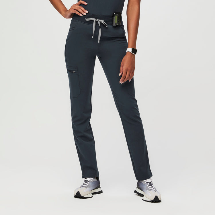 Women's Petite Scrub Pants · FIGS