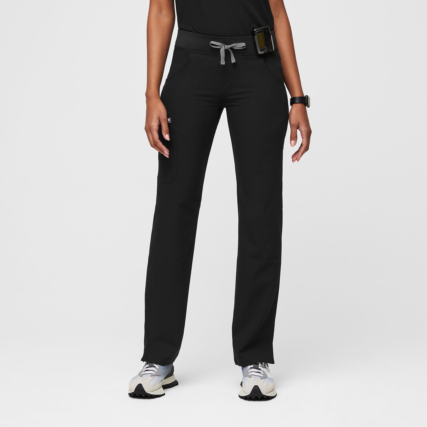 Women's Kade Cargo Scrub Pants™ - Black · FIGS