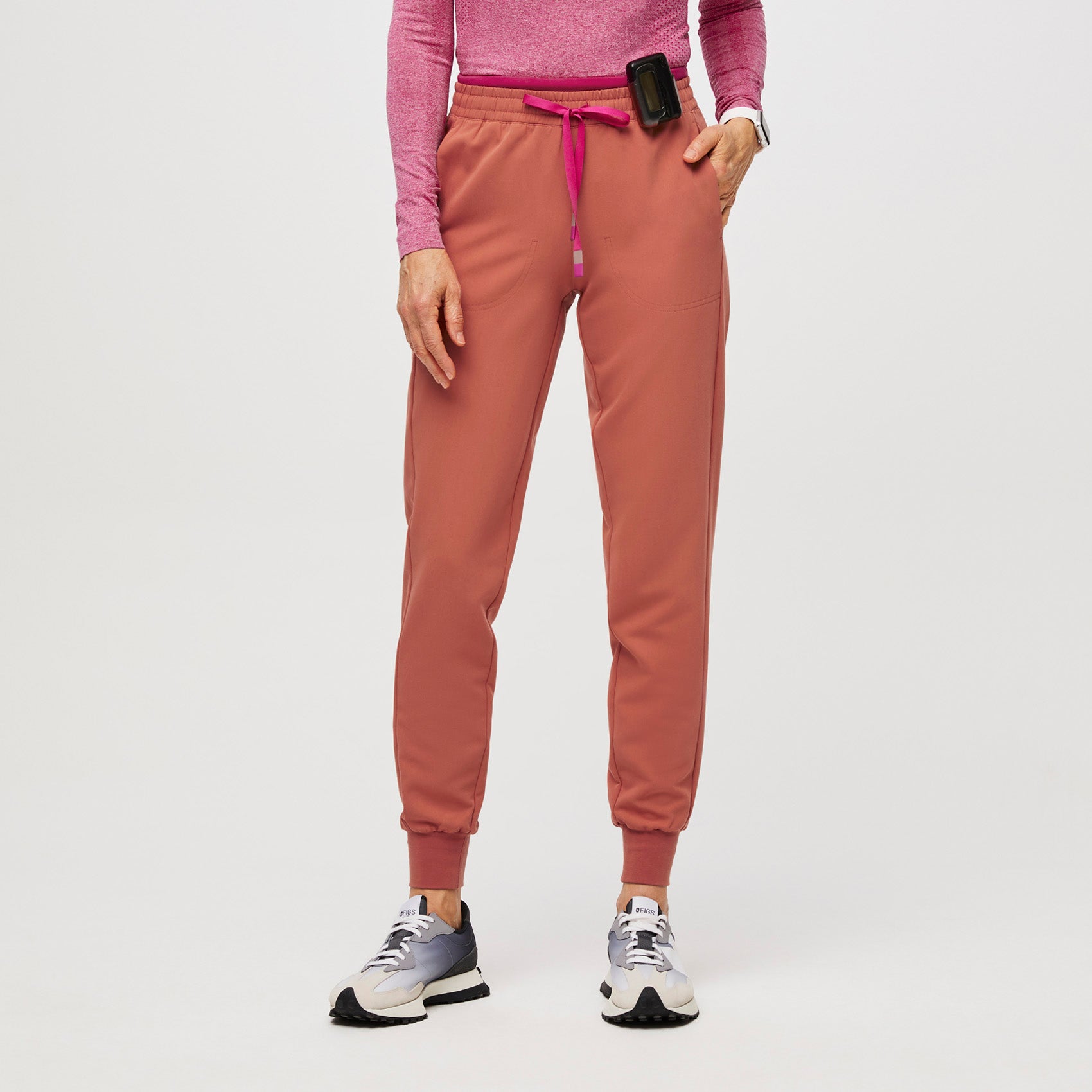 Women's Mari Skinny Jogger Scrub Pants · FIGS