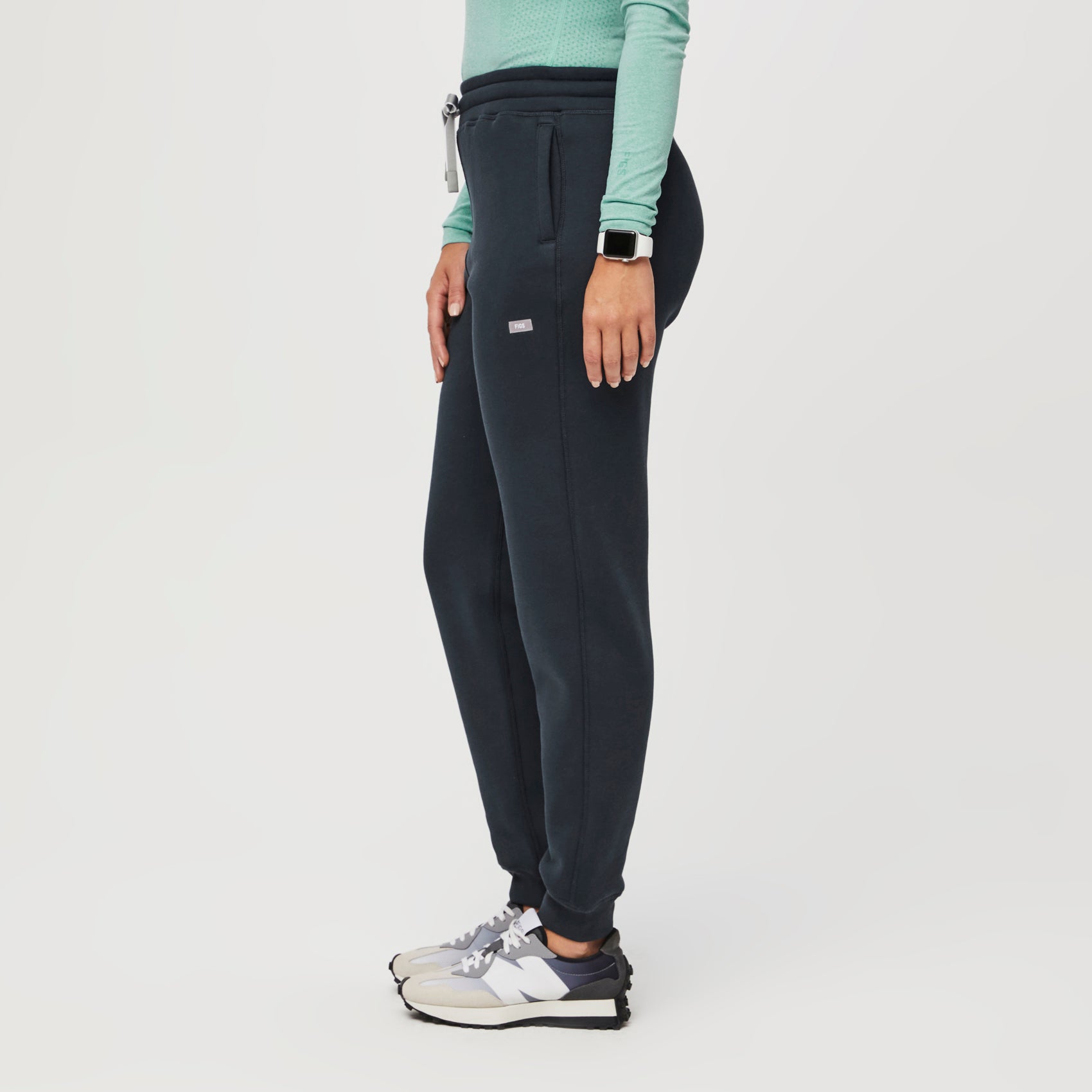 Pantalón deportivo relajado Off-Shift™ para mujer · FIGS