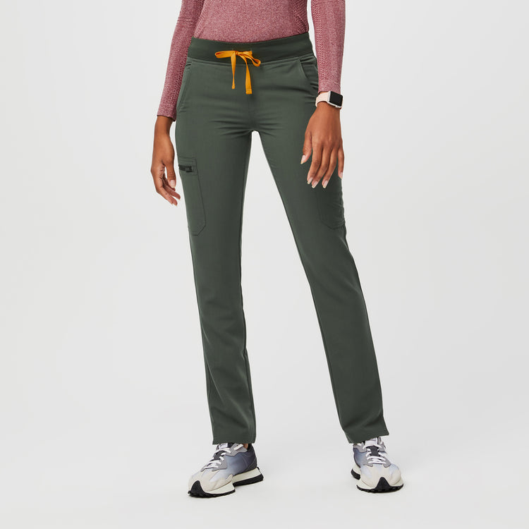 Women's Petite Scrub Pants · FIGS