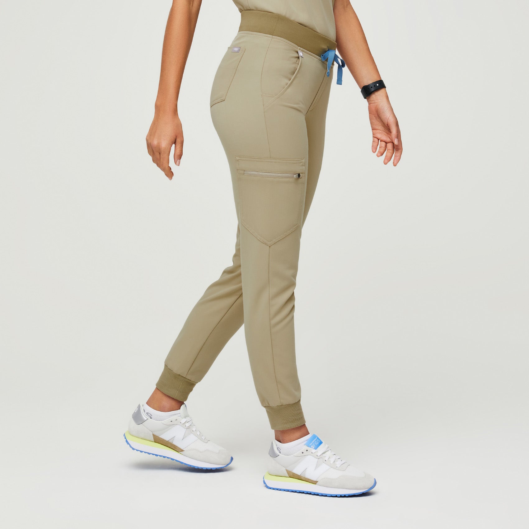 Women's Zamora™ Jogger Scrub Pants · FIGS