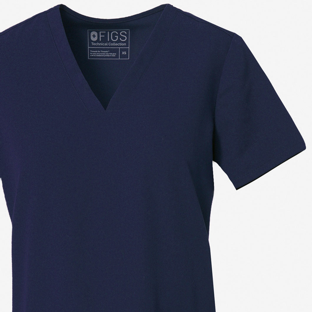 FIGS Casma Scrub Tops for Women — Classic Fit, 3 Pockets, Four-Way Stretch,  Anti-Wrinkle Women's Medical Scrub Top, Navy Blue, X-Small : :  Clothing & Accessories