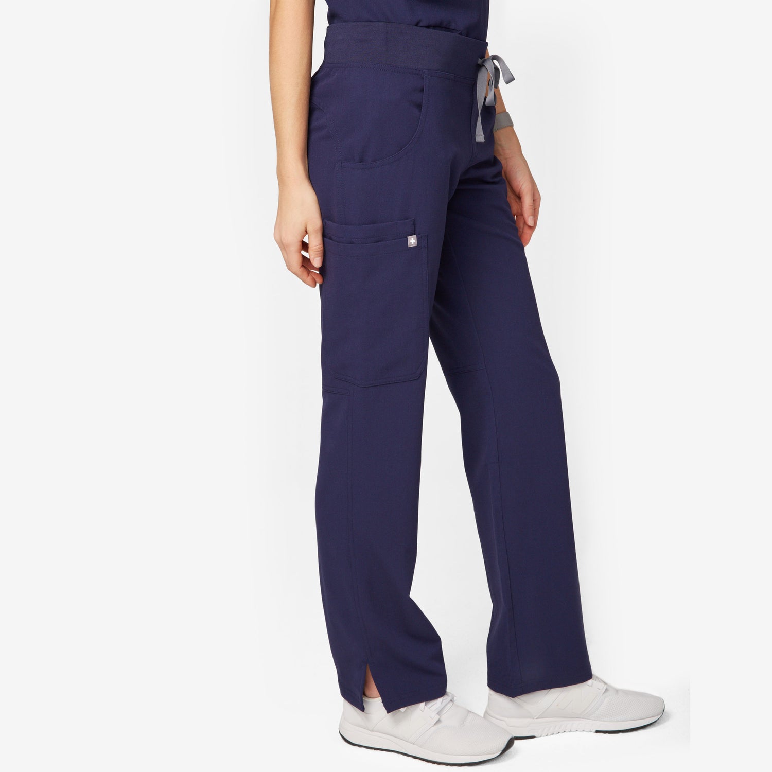 Women's Petite Cargo Scrub Pants - Kade– FIGS