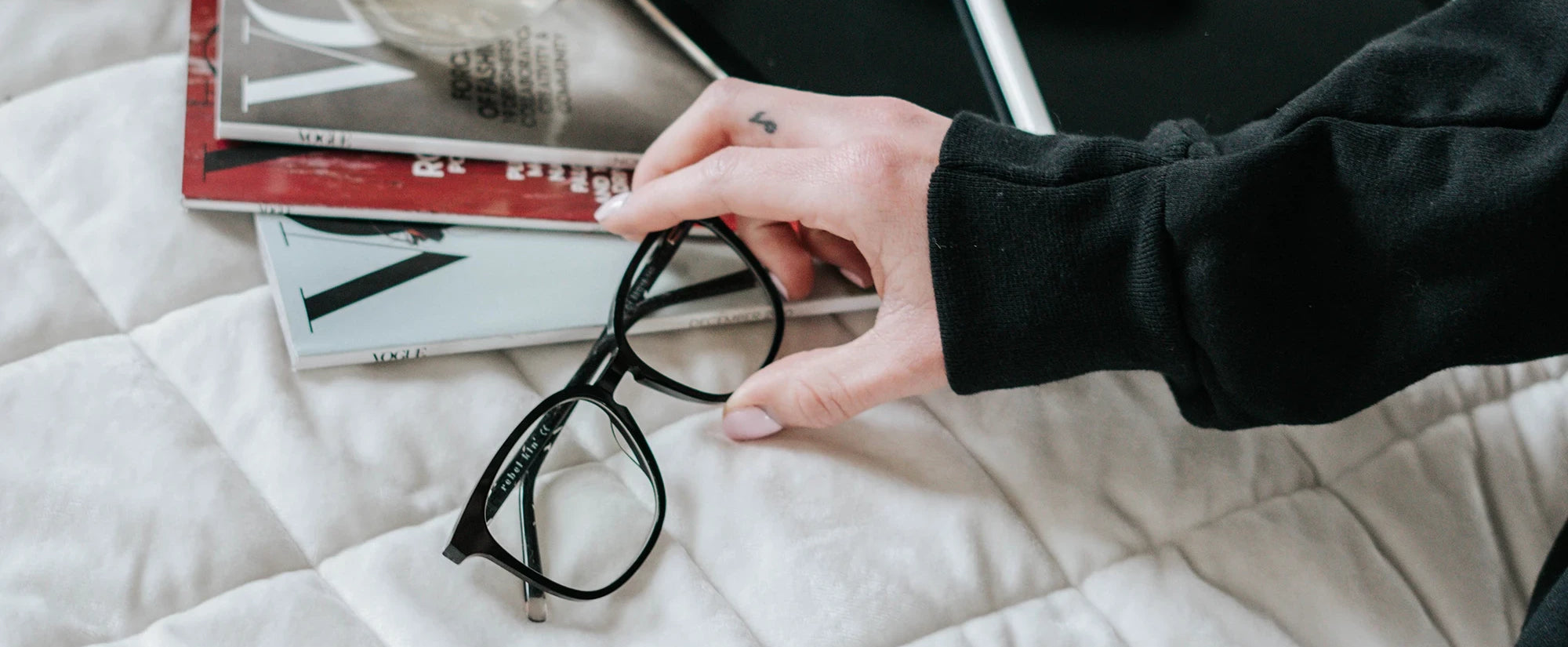 Can you wear blue light blocking glasses all day? Can you wear blue light blocking glasses all day?